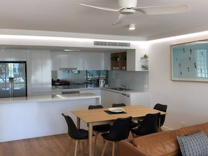 Apartment, 2 Bedrooms, Rooftop, Ocean View | In-room dining