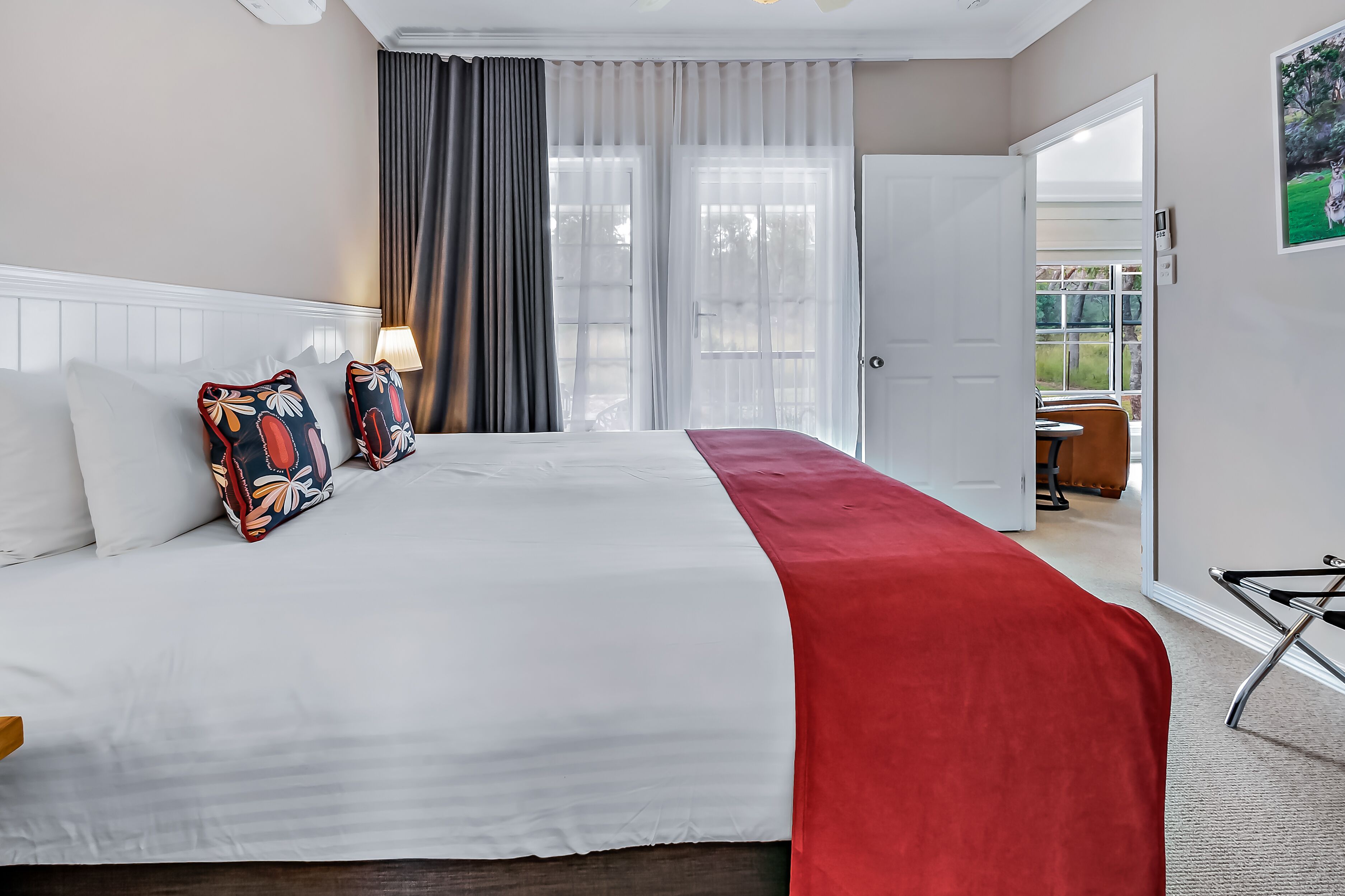 ملاءات من القطن المصري وأغطية فراش متميزة وألحفة محشوة بالريش