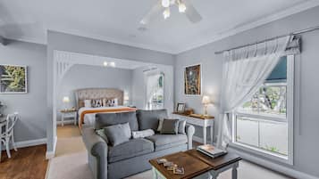 Cottage Mewah, 1 Tempat Tidur King, Bebas Asap Rokok, perapian (Luxury Cottage) | Area keluarga | Televisi layar datar 42-inci dengan saluran TV digital dan TV