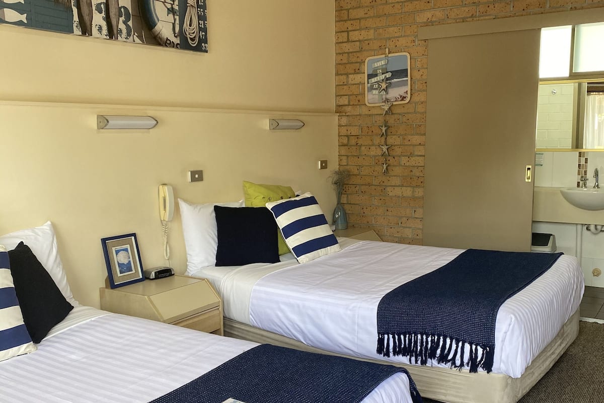 Individually decorated, individually furnished, desk, soundproofing