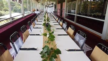 Food court