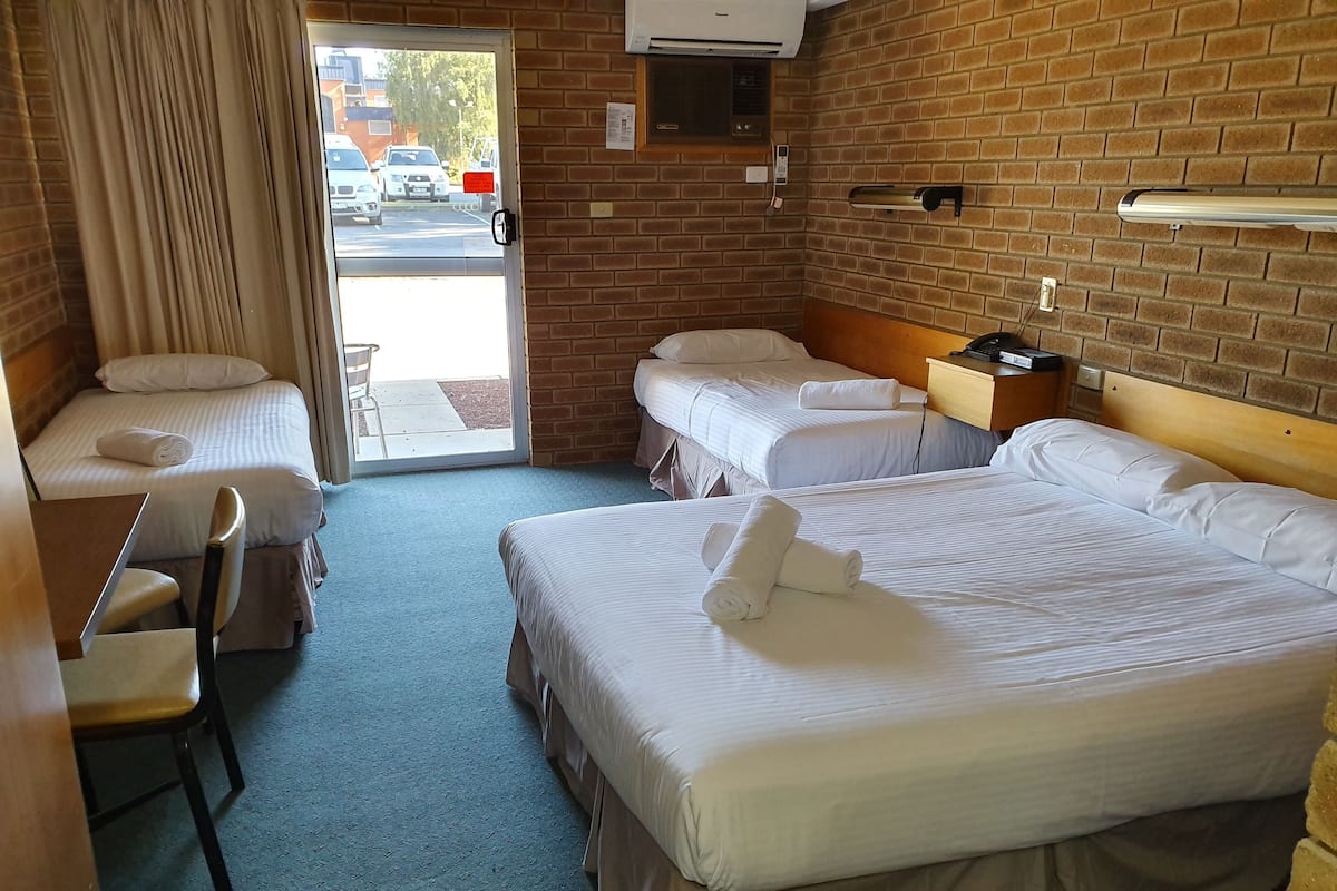 Standard Suite, 1 Bedroom, Non Smoking, Kitchenette (Triple Room) | Living area | TV