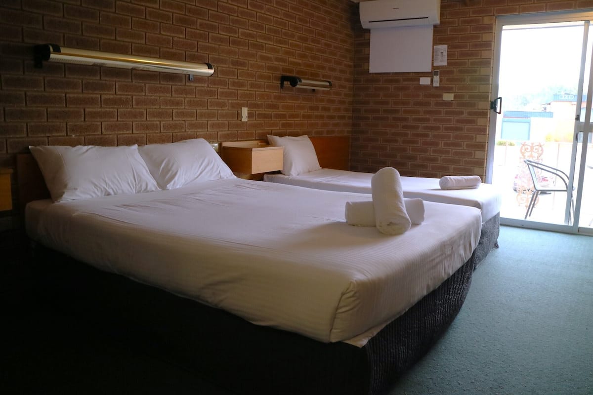 Desk, free WiFi, bed sheets