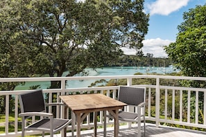 Suite Supérieure, 1 très grand lit, non-fumeur, balcon (Te Punga Rm 4) | Vue de la chambre