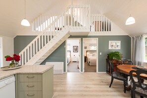 Acardia Cottage | Egyptian cotton sheets, premium bedding, down duvets - Arcadia Lodge (Russell)