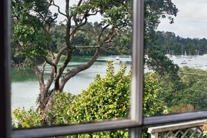 Superior Suite, 1 King Bed, Non Smoking, Balcony (Te Punga Rm 4) | Bathroom | Shower, designer toiletries, towels