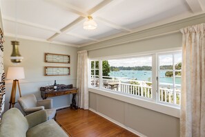 Suite Supérieure, plusieurs lits, non-fumeur, balcon (Matariki Rm 5) | Vue de la chambre