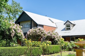 Front of property - Lawson Lodge (Macedon)