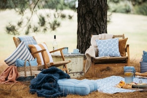 BBQ/picnic area - Lawson Lodge (Macedon)