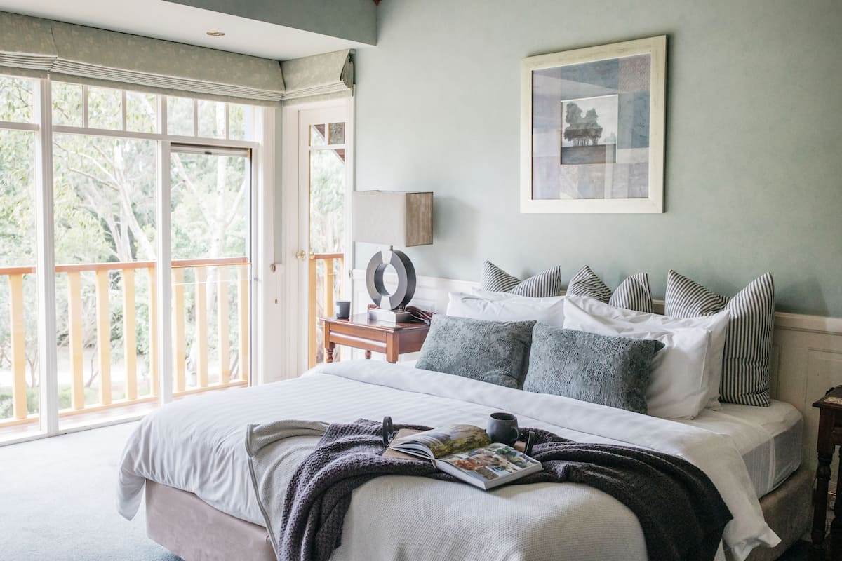 9 bedrooms, premium bedding, minibar, desk