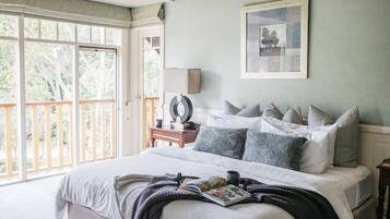 9 bedrooms, premium bedding, minibar, desk