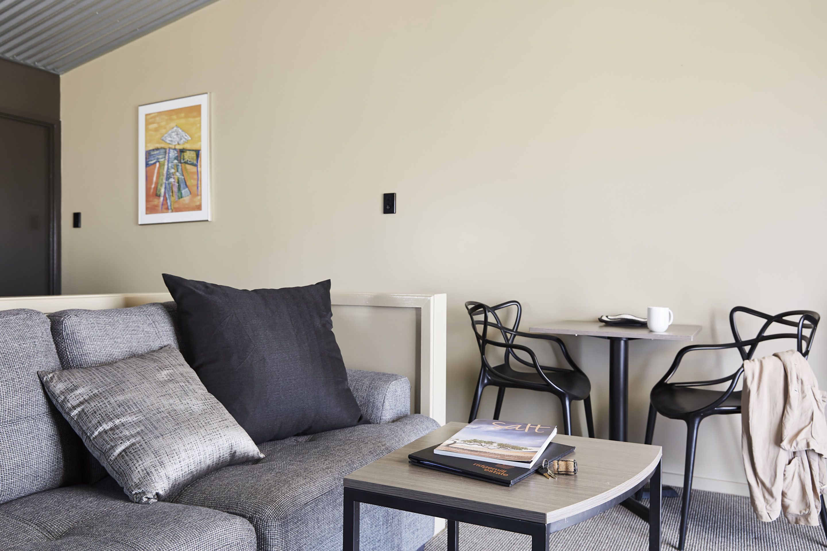 Smart TV, fireplace, iPod dock