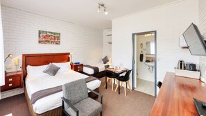 Premium bedding, desk, iron/ironing board, free cribs/infant beds - Sun Centre Motel (Swan Hill)