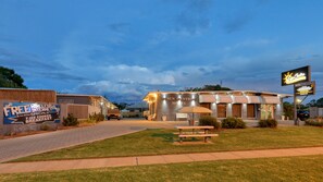 Exterior - Sun Centre Motel (Swan Hill)