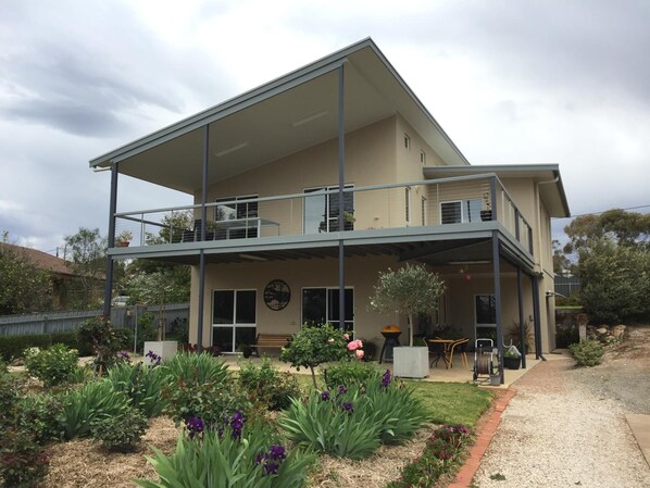 Exterior - Lyreen's Apartment B&B (Auburn)