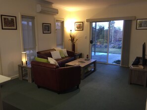 Standard Apartment, 2 Bedrooms, Non Smoking, Kitchenette (Apartment) | Living area