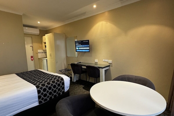 Off Street Kitchenette