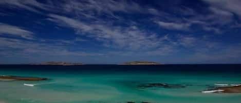 Una spiaggia nelle vicinanze