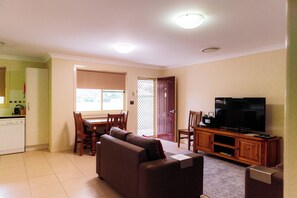 Apartment, 2 Bedrooms, Non Smoking, Kitchen (Apartment 1 Night) | Living area - Scone Motor Inn (Scone)