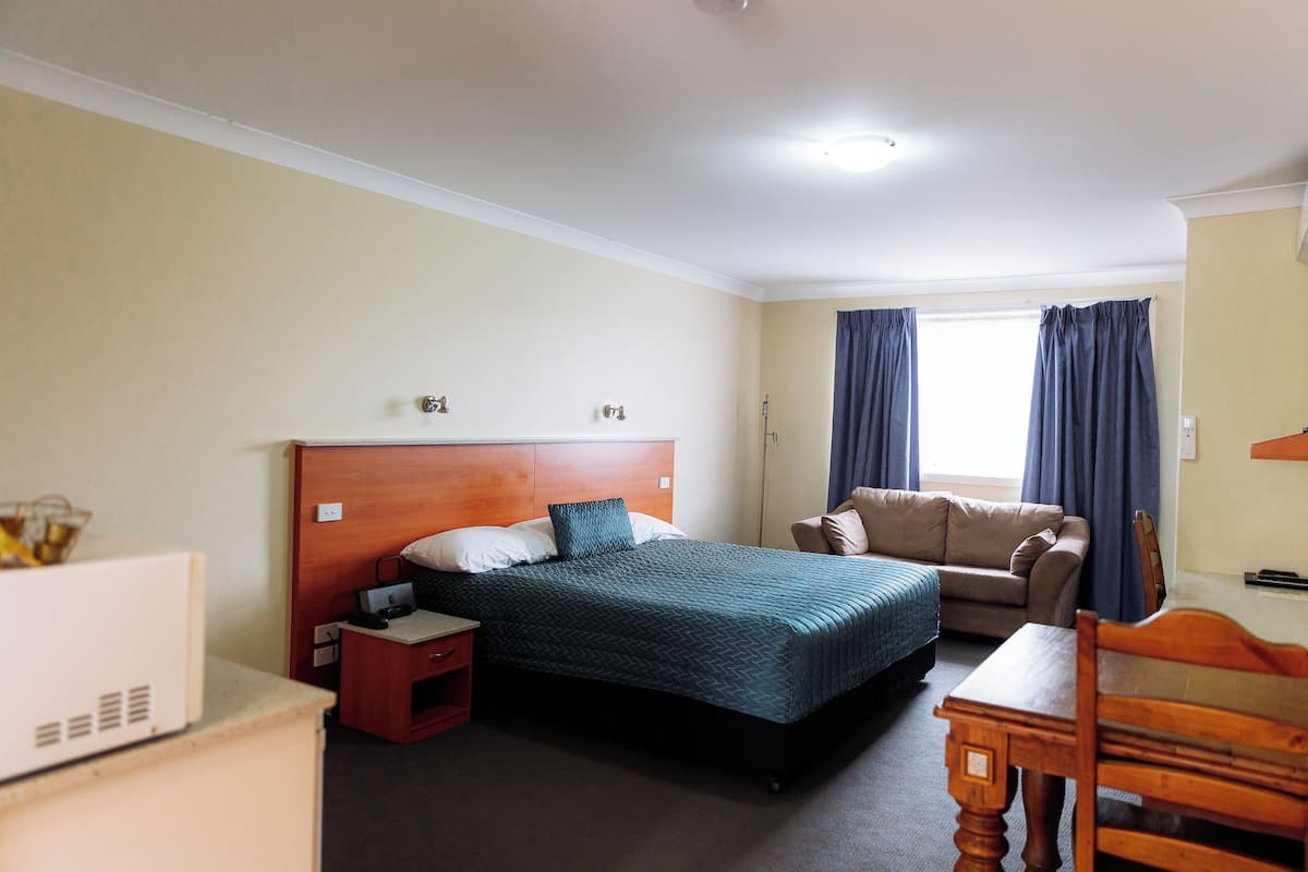 Suite, 1 King Bed