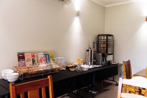 Daily continental breakfast for a fee - Scone Motor Inn (Scone)