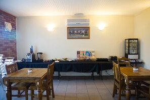 Se ofrece un desayuno continental (10 AUD por persona)
