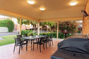 BBQ/picnic area - Scone Motor Inn (Scone)