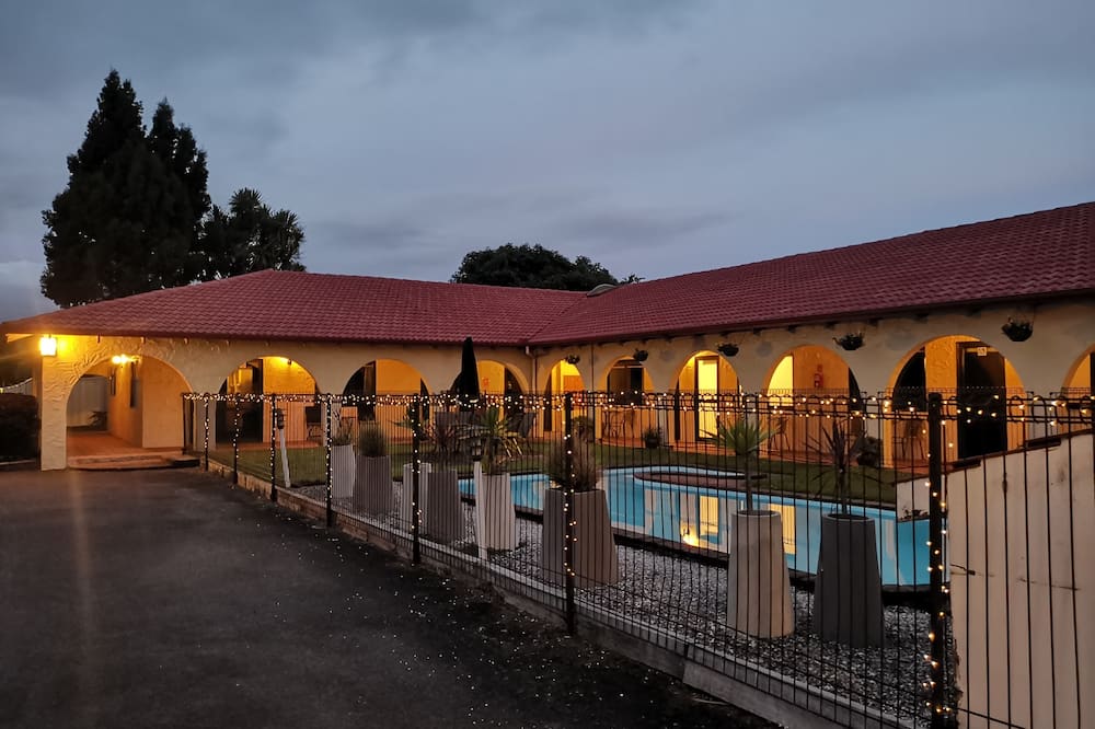 Captains Quarters Motor Inn