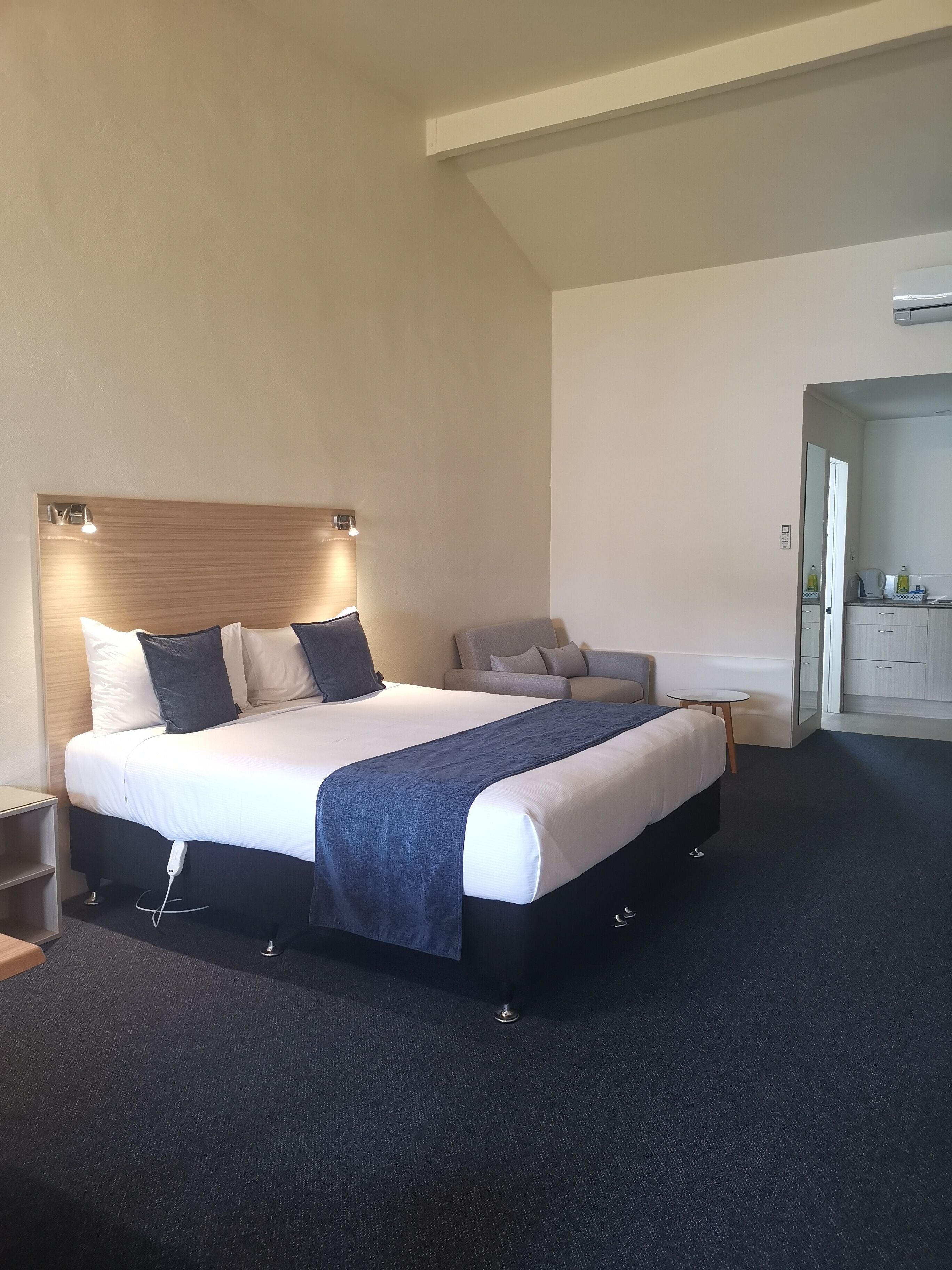 Super King Studio Unit