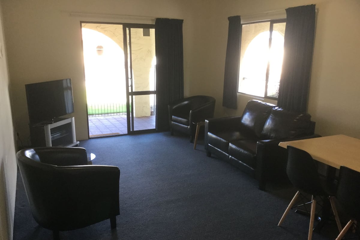 2 Bedroom Unit | Desk, iron/ironing board, free WiFi, bed sheets