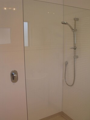 Super King Studio Unit | Bathroom