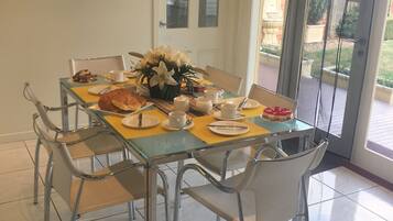 Executive House | Private kitchen