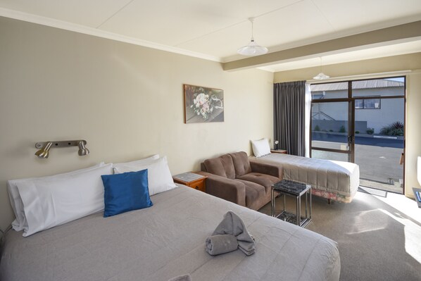 Large Studio | Individually decorated, individually furnished, laptop workspace