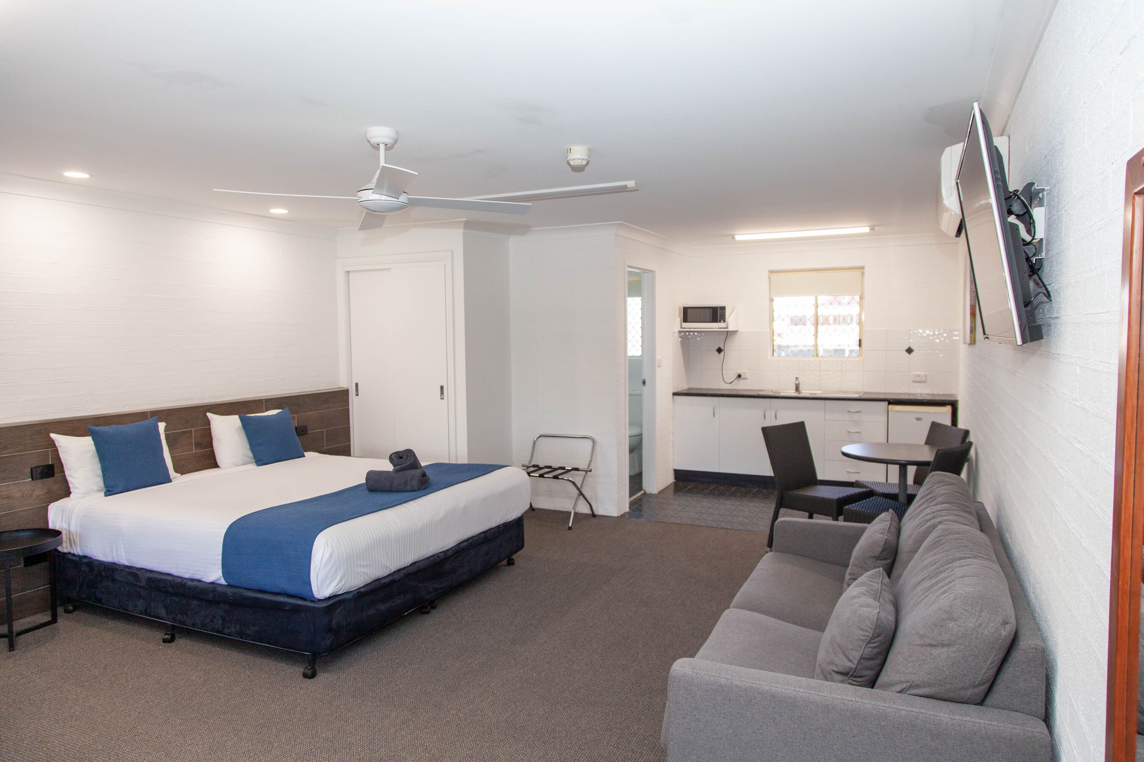 Executive King Twin | Individually decorated, individually furnished, blackout drapes