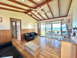 Premium Cabin | Living area