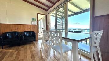Premium Cabin | In-room dining