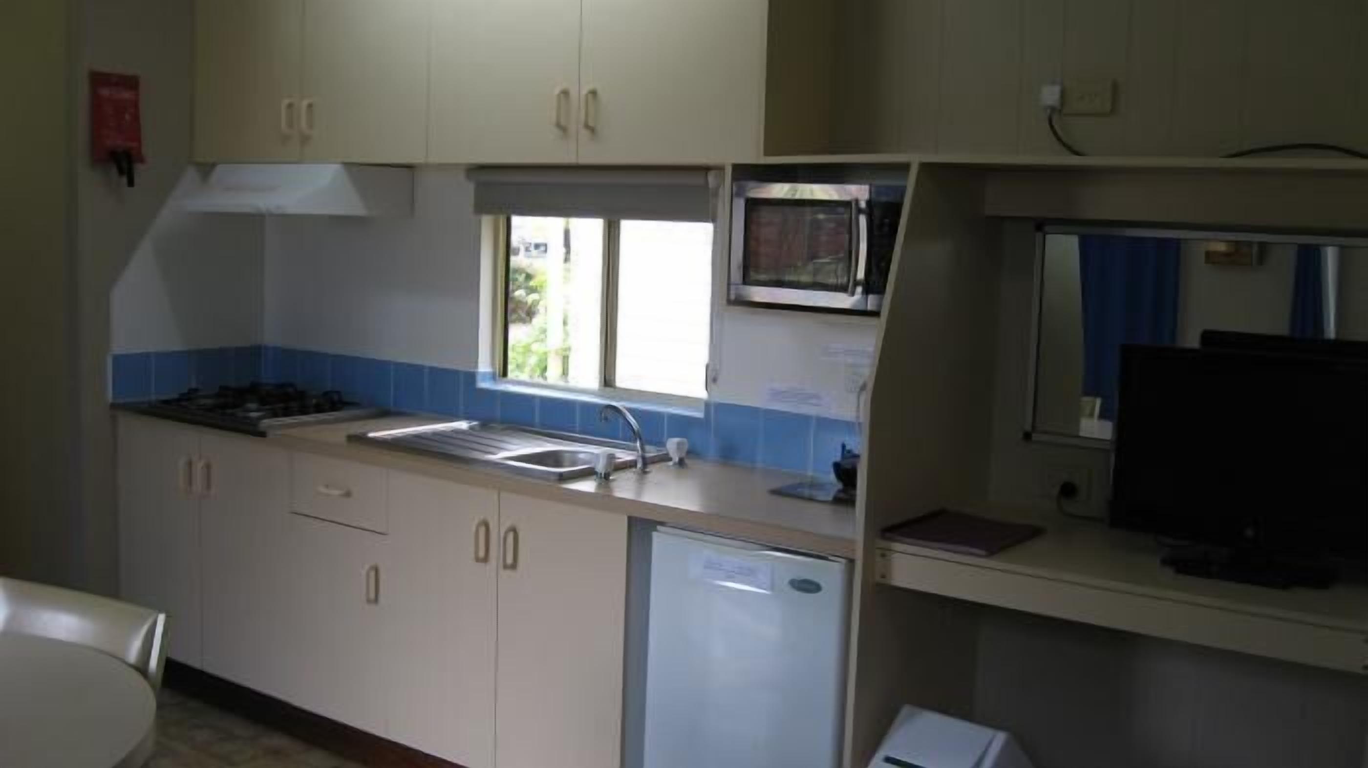 ثلاجة، ميكروويف، ماكينة لصنع القهوة/الشاي