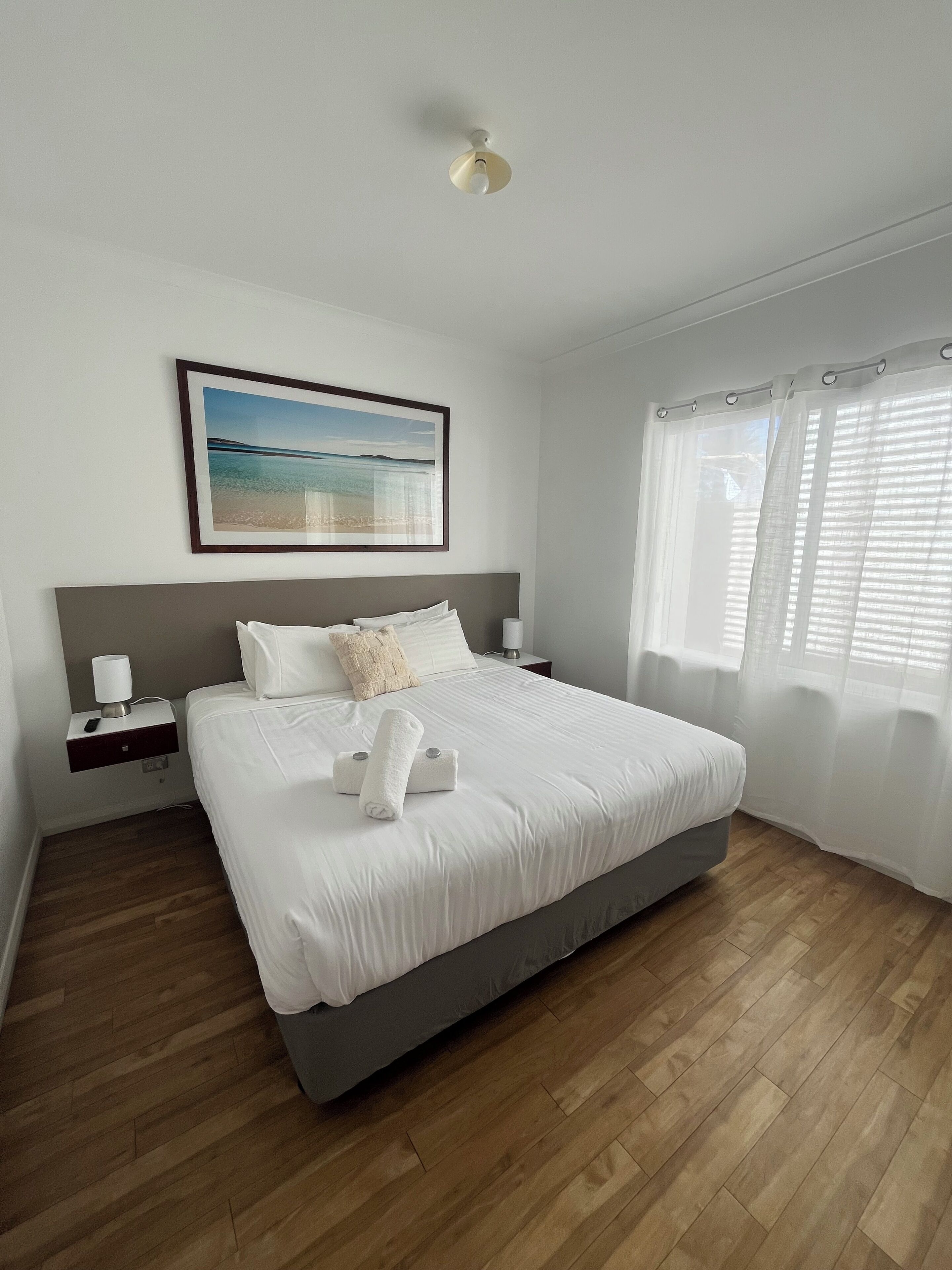 컴포트 아파트 | 고급 침구, 노트북 작업 공간, 암막 커튼, 방음 설비