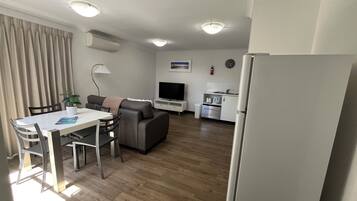 Superior King Aparment - Adults Guest Only | Living area