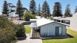 The Beachhouse - Clearwater Motel Apartments (Esperance)
