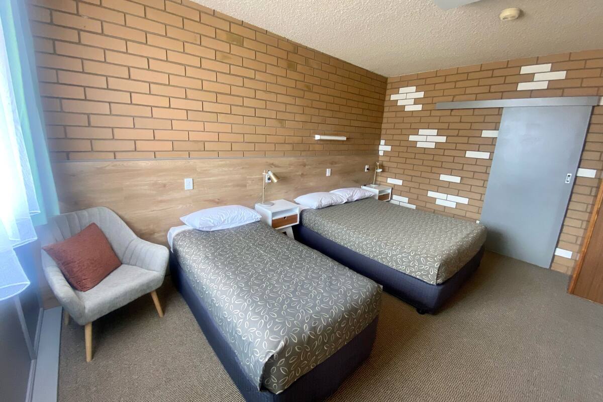 Queen + Single Bed, Non Smoking | Desk, laptop workspace, blackout curtains, iron/ironing board