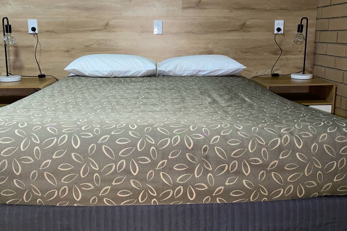Zimmer, 1 Queen-Bett, Nichtraucher | Schreibtisch, laptopgeeigneter Arbeitsplatz, Verdunkelungsvorhänge