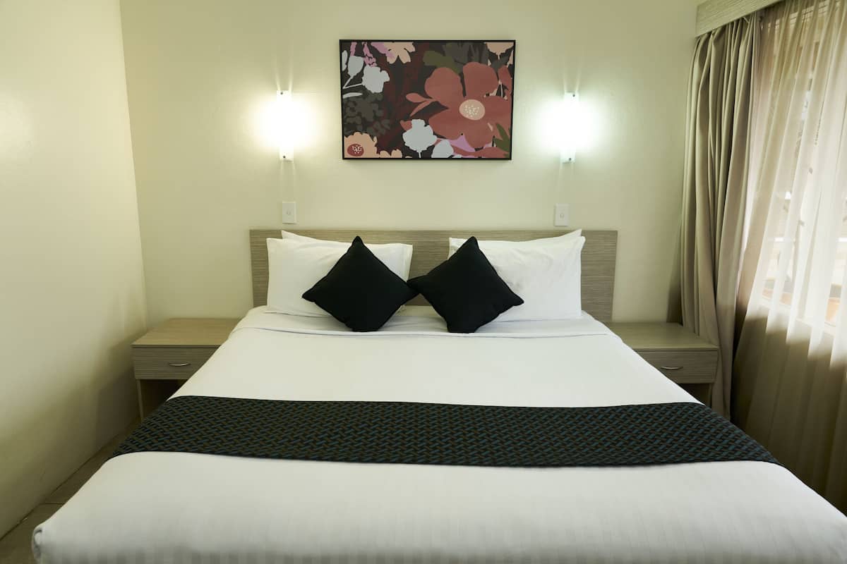 Desk, iron/ironing board, free WiFi, bed sheets