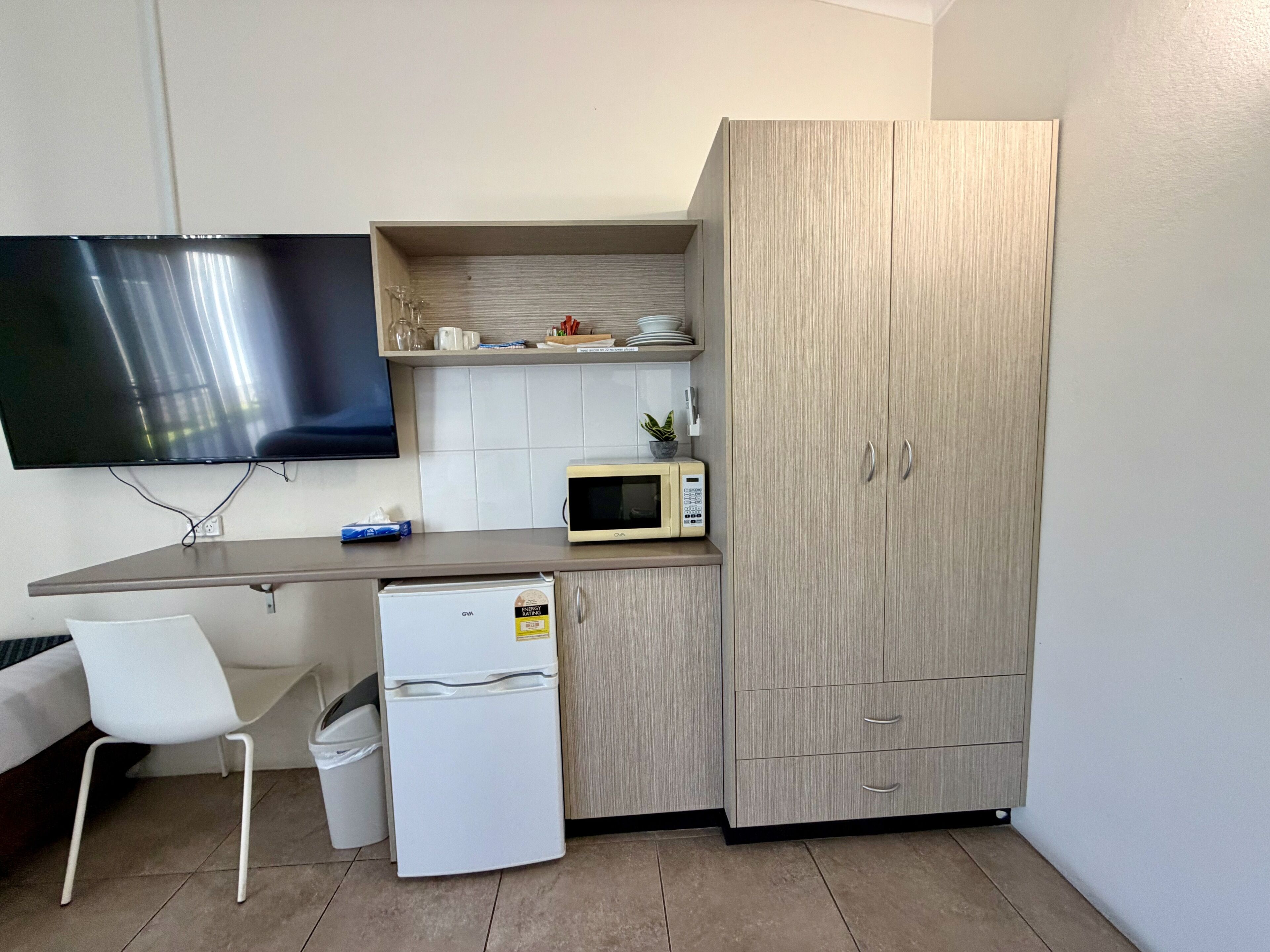 Quarto casal ou duplo standard, várias camas, para não fumantes | Opções para refeição no quarto