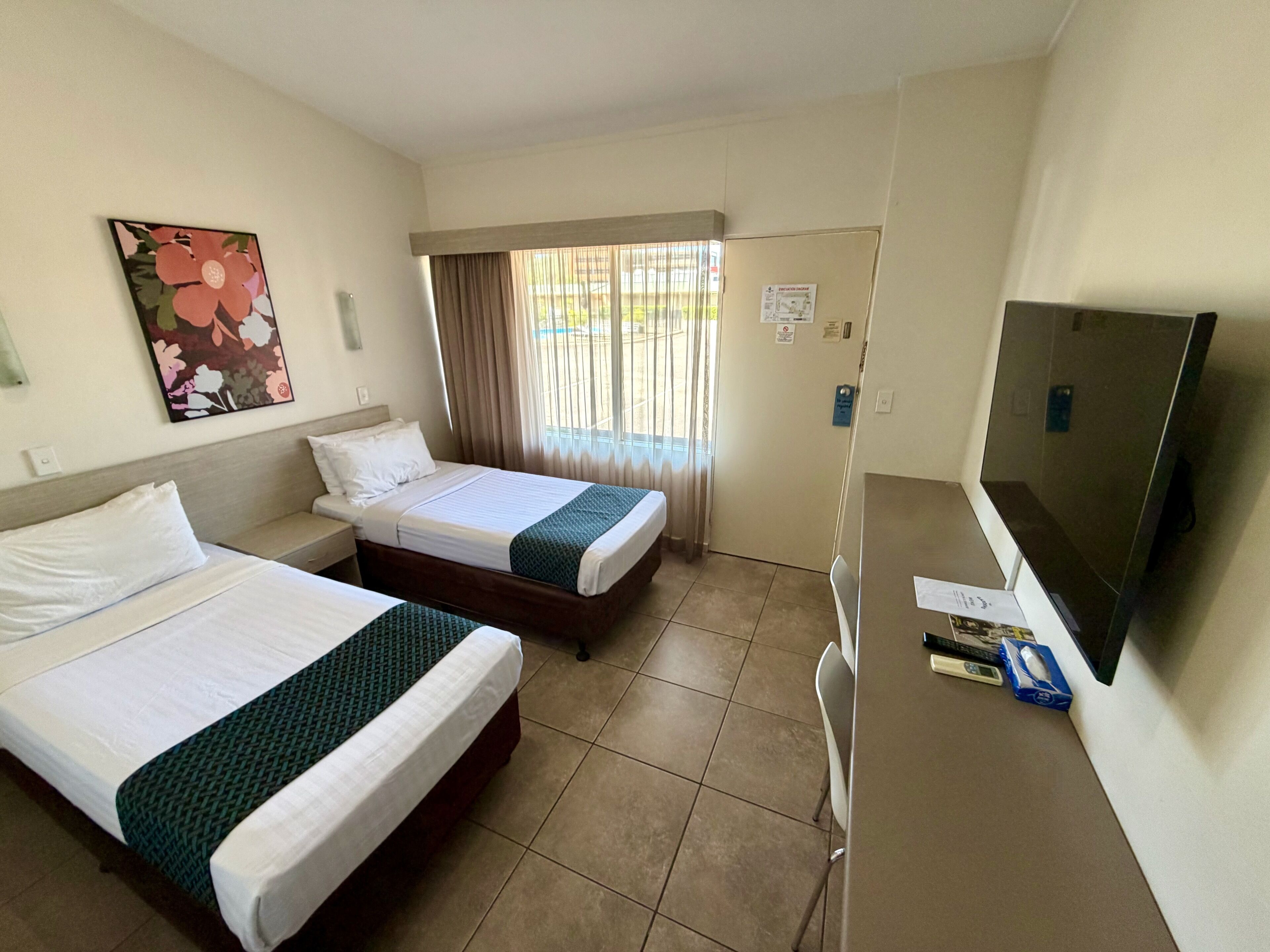 標準雙床房, 2 張單人床, 非吸煙房 | 書桌、熨斗/熨衣板、免費無線上網、床單