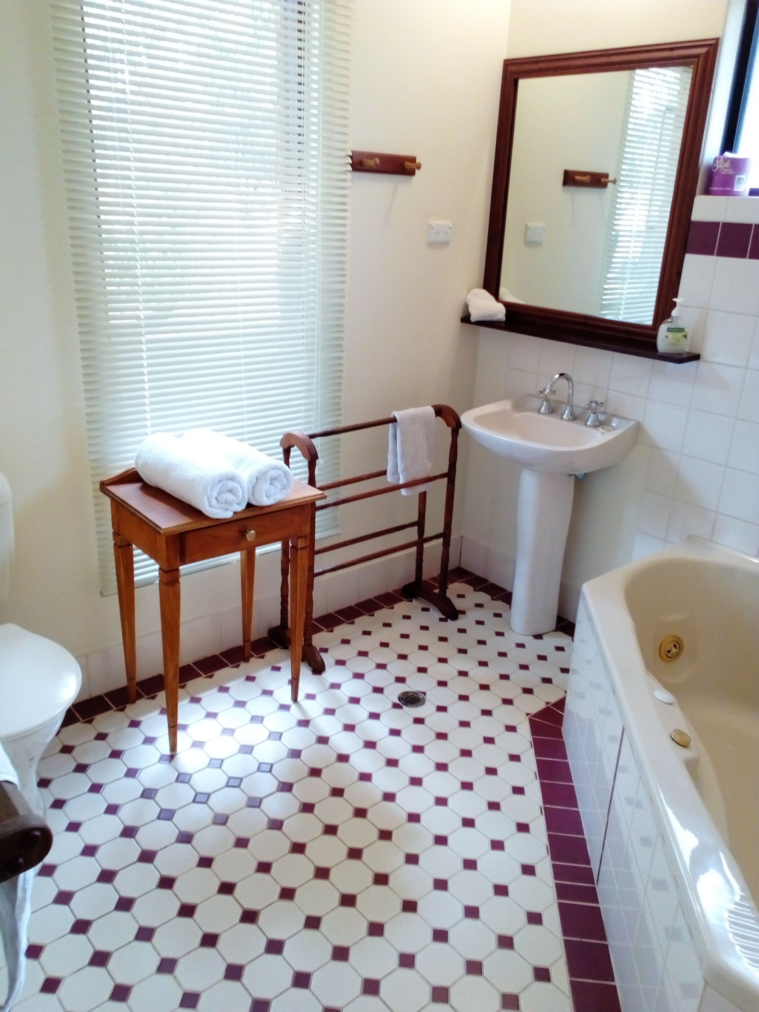 comfort studio suite, 1 king bed, hot tub | bathroom | free toiletries, hair dryer, towels