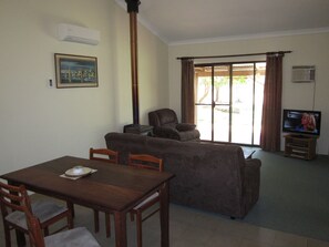 Flat-screen TV - Marri Lodge & Cottages (Margaret River)