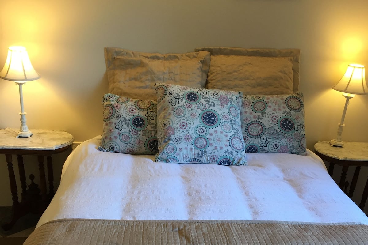 Comfort-Studio, 1 Queen-Bett, Whirlpool | Zimmerausstattung