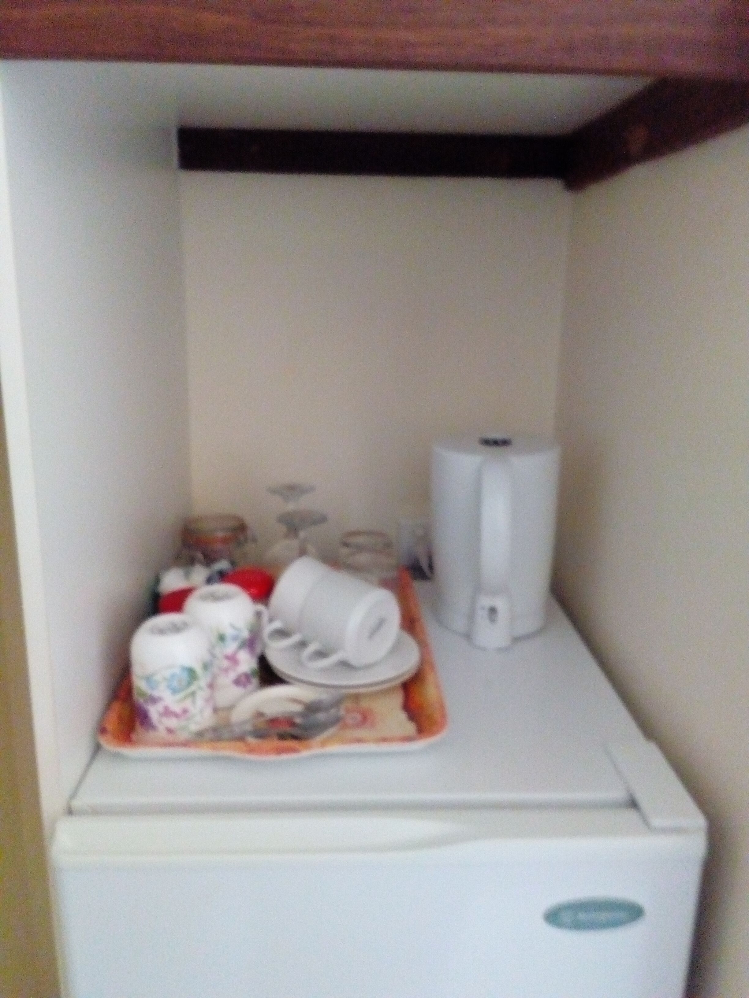 economy double room, 1 queen bed | coffee and/or coffee maker