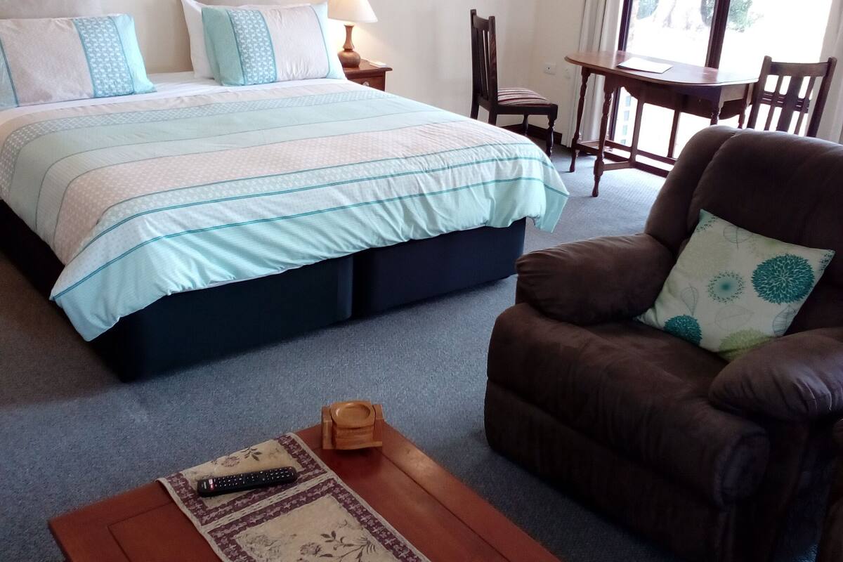 Comfort studio suite, 1 kingsize bed, bubbelbad | Gratis wifi, beddengoed